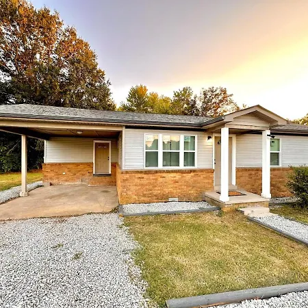 Blue Oval 10 Min - Country Home 3 Bed 1 Bath-Sleeps 5-6